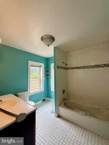 924 LOVERING AVE, Wilmington, DE 19806