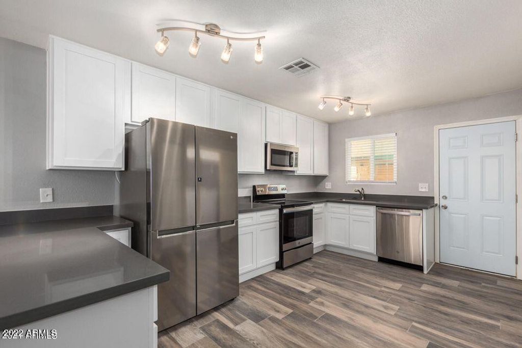 3 N Naco Way Apt 2, Chandler, AZ 85225