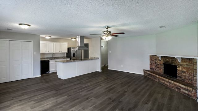 7437 Sandhurst Lane S, North Richland Hills, TX 76182