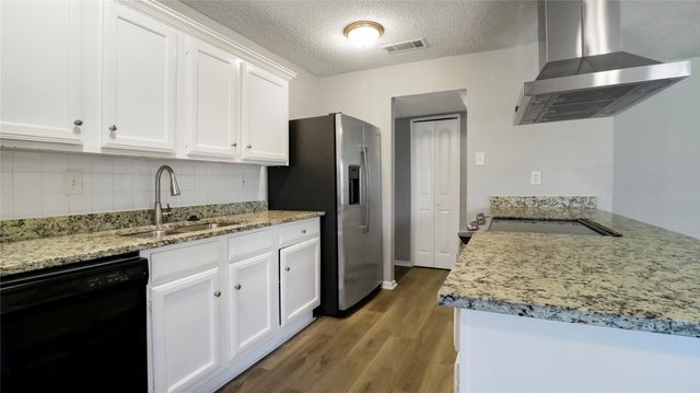 7437 Sandhurst Lane S, North Richland Hills, TX 76182