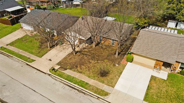 7437 Sandhurst Lane S, North Richland Hills, TX 76182