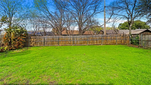 7437 Sandhurst Lane S, North Richland Hills, TX 76182