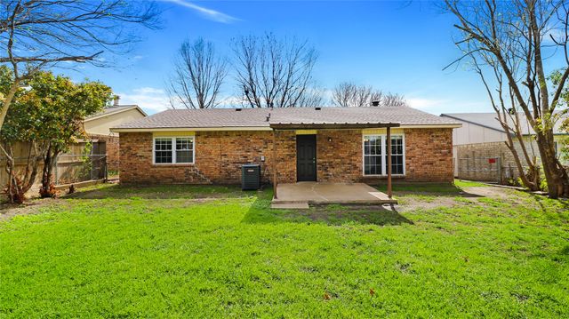 7437 Sandhurst Lane S, North Richland Hills, TX 76182