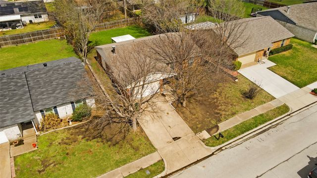 7437 Sandhurst Lane S, North Richland Hills, TX 76182