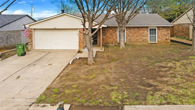 7437 Sandhurst Lane S, North Richland Hills, TX 76182
