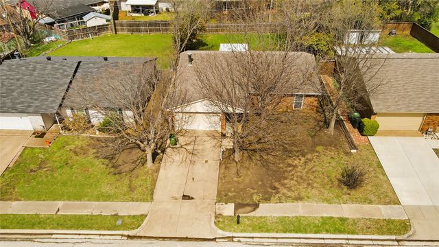 7437 Sandhurst Lane S, North Richland Hills, TX 76182