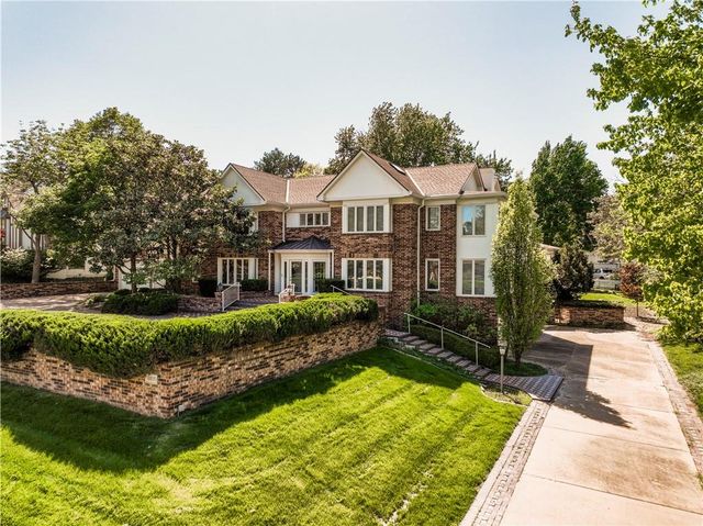 8616 Cedar Drive, Prairie Village, KS 66207