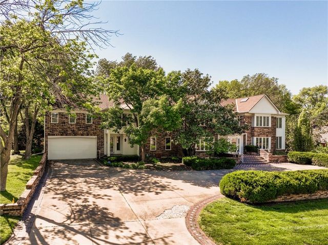 8616 Cedar Drive, Prairie Village, KS 66207