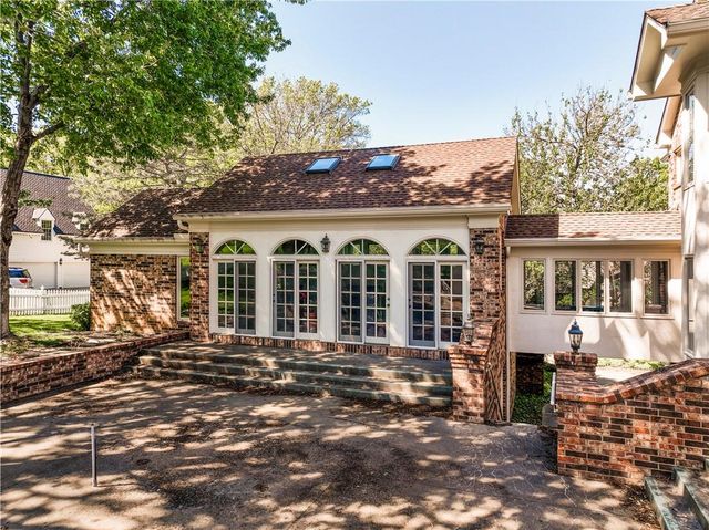 8616 Cedar Drive, Prairie Village, KS 66207