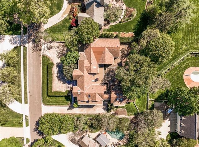 8616 Cedar Drive, Prairie Village, KS 66207