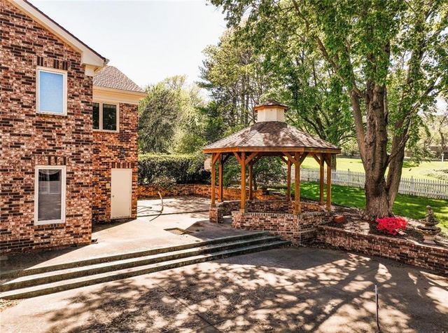 8616 Cedar Drive, Prairie Village, KS 66207