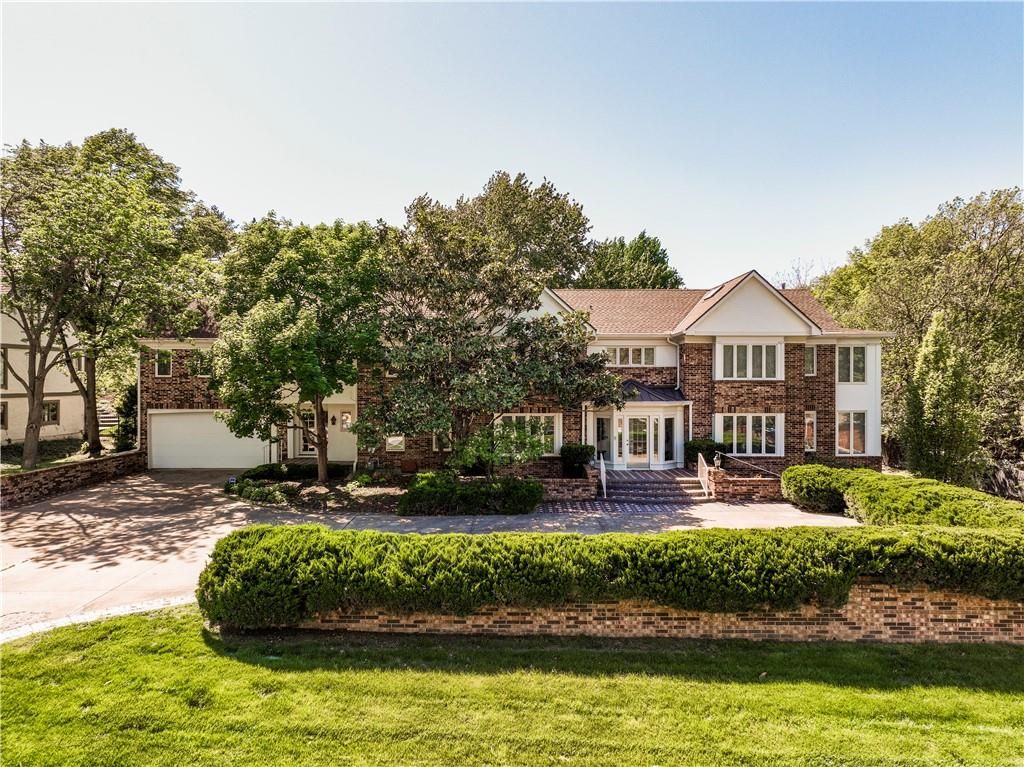 8616 Cedar Drive, Prairie Village, KS 66207