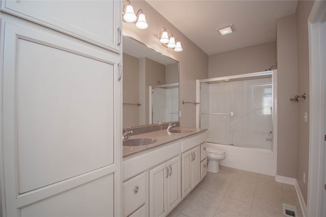 1408 NW 141st Street 8, Clive, IA 50325