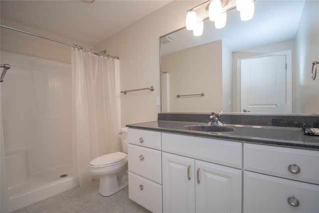 1408 NW 141st Street 8, Clive, IA 50325