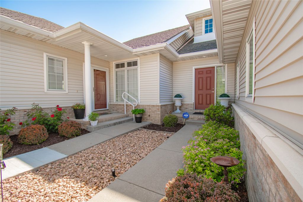 1408 NW 141st Street 8, Clive, IA 50325