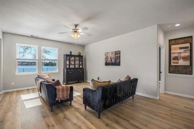 427 Shoreview Drive, Conroe, TX 77303