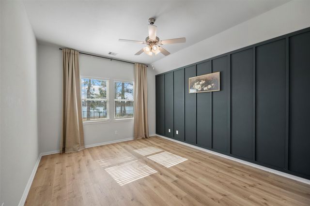 427 Shoreview Drive, Conroe, TX 77303