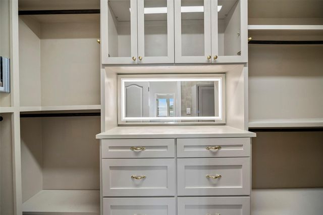 427 Shoreview Drive, Conroe, TX 77303