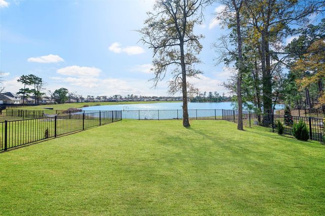 427 Shoreview Drive, Conroe, TX 77303