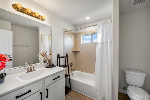 427 Shoreview Drive, Conroe, TX 77303