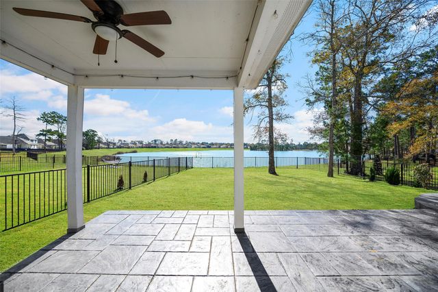 427 Shoreview Drive, Conroe, TX 77303