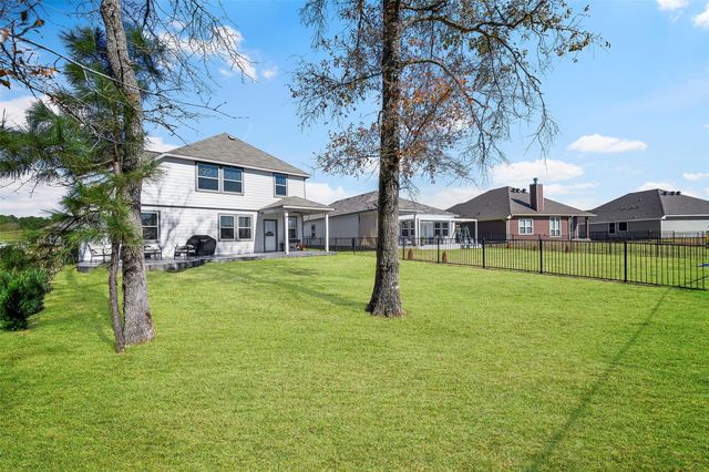 427 Shoreview Drive, Conroe, TX 77303