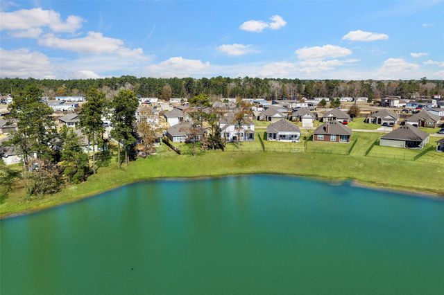 427 Shoreview Drive, Conroe, TX 77303