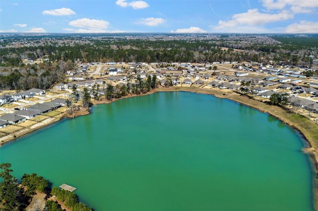 427 Shoreview Drive, Conroe, TX 77303