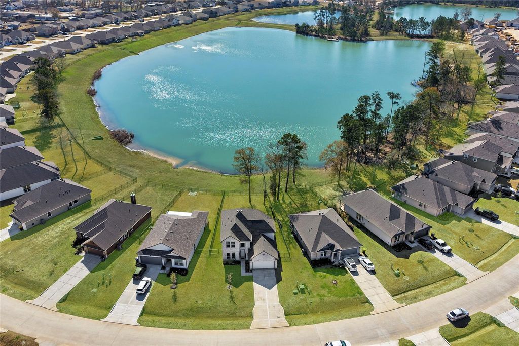 427 Shoreview Drive, Conroe, TX 77303