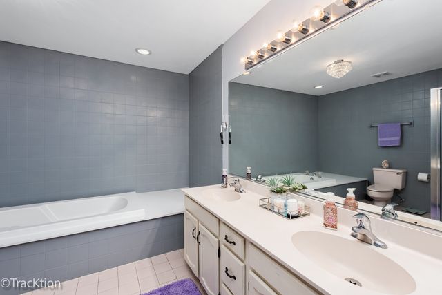1014 Braemoor Drive B, Downers Grove, IL 60515