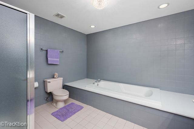 1014 Braemoor Drive B, Downers Grove, IL 60515