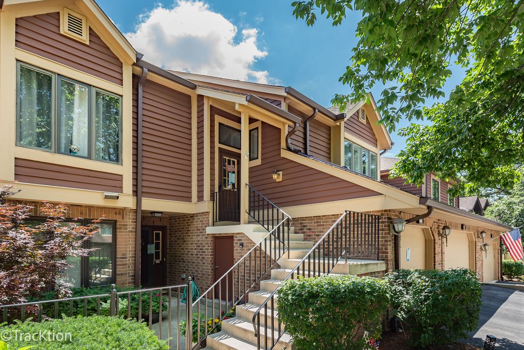 1014 Braemoor Drive B, Downers Grove, IL 60515