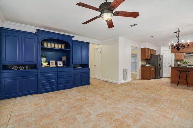 15 Dusky Meadow Place, The Woodlands, TX 77381