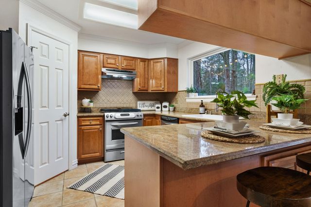 15 Dusky Meadow Place, The Woodlands, TX 77381