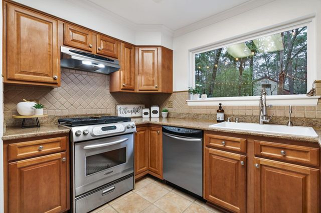 15 Dusky Meadow Place, The Woodlands, TX 77381