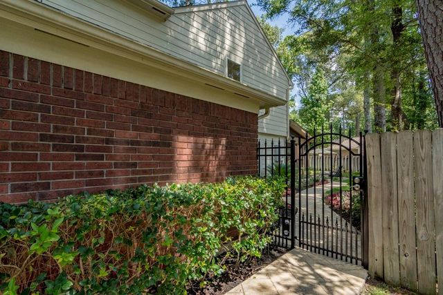 15 Dusky Meadow Place, The Woodlands, TX 77381