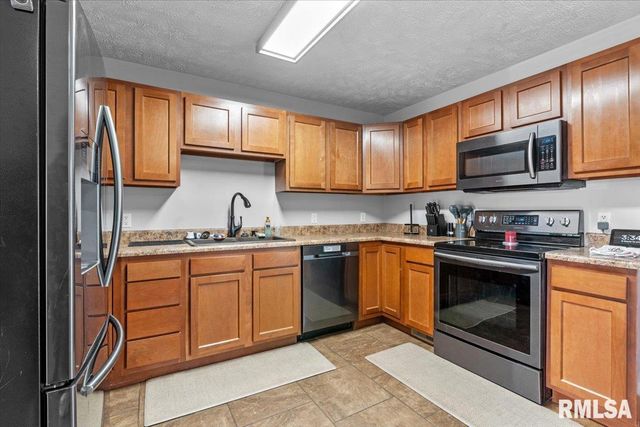94 DOWNING Drive, Chatham, IL 62629