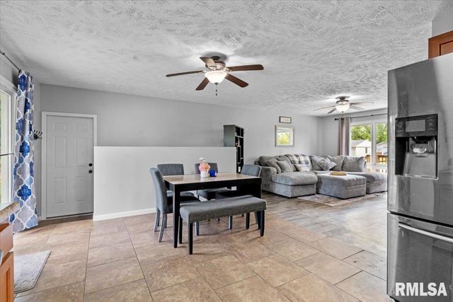 94 DOWNING Drive, Chatham, IL 62629