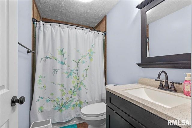 94 DOWNING Drive, Chatham, IL 62629