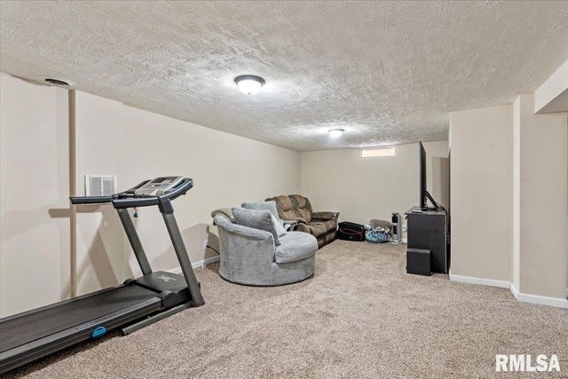 94 DOWNING Drive, Chatham, IL 62629