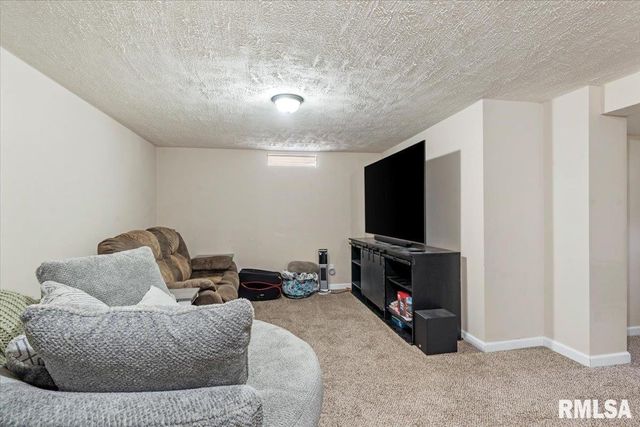 94 DOWNING Drive, Chatham, IL 62629