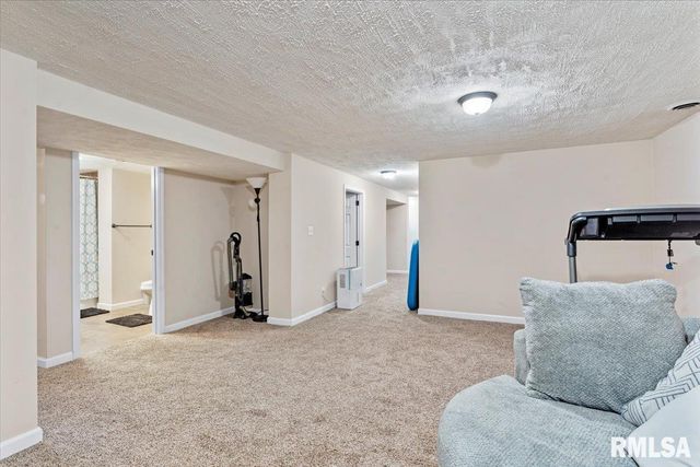 94 DOWNING Drive, Chatham, IL 62629
