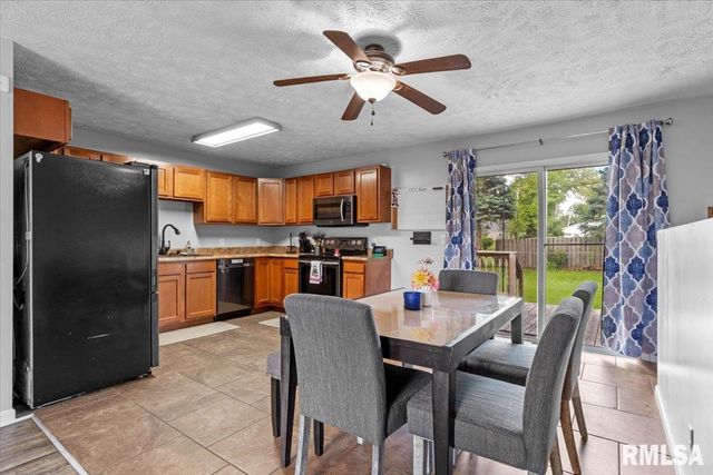 94 DOWNING Drive, Chatham, IL 62629