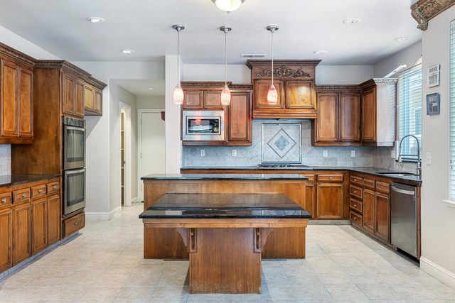 8420 N Ann Avenue, Fresno, CA 93720