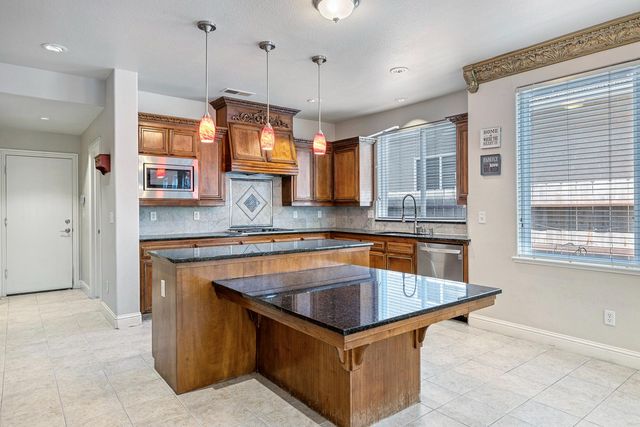 8420 N Ann Avenue, Fresno, CA 93720