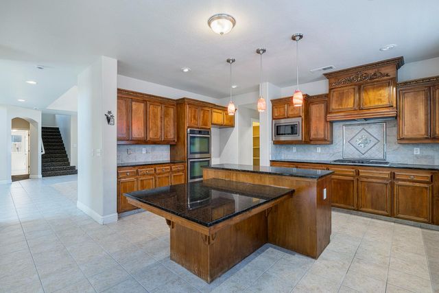 8420 N Ann Avenue, Fresno, CA 93720