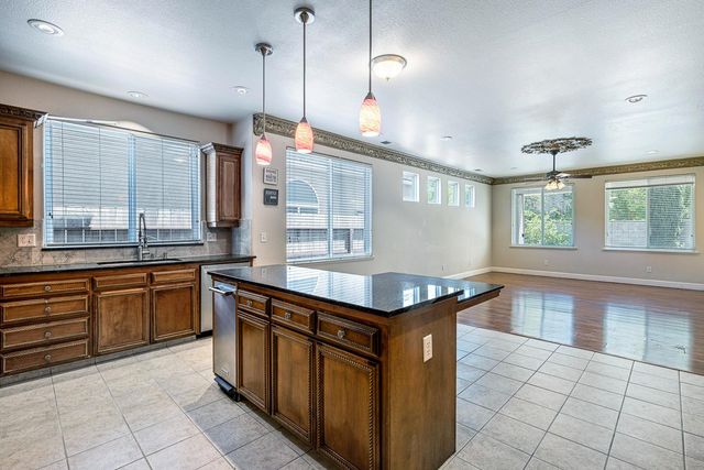 8420 N Ann Avenue, Fresno, CA 93720