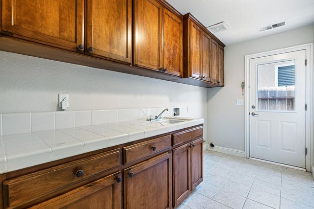 8420 N Ann Avenue, Fresno, CA 93720