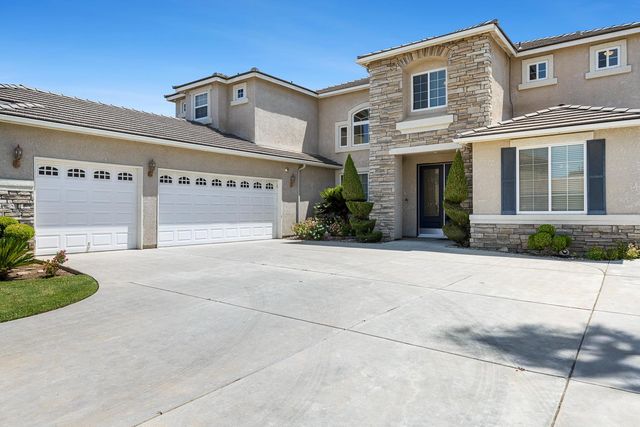 8420 N Ann Avenue, Fresno, CA 93720