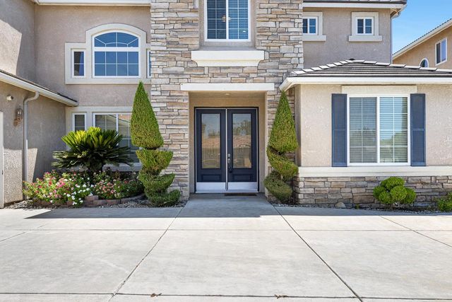 8420 N Ann Avenue, Fresno, CA 93720